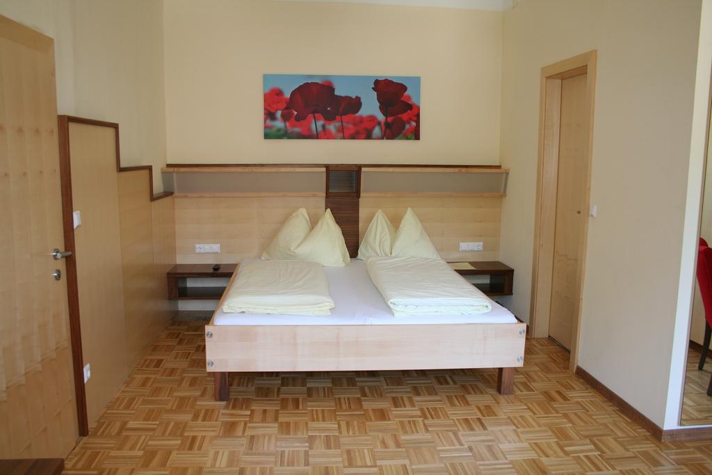Hotel Restaurant Thadeushof Techelsberg Room photo