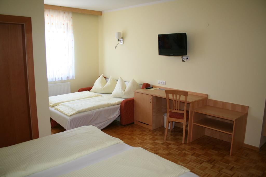 Hotel Restaurant Thadeushof Techelsberg Room photo