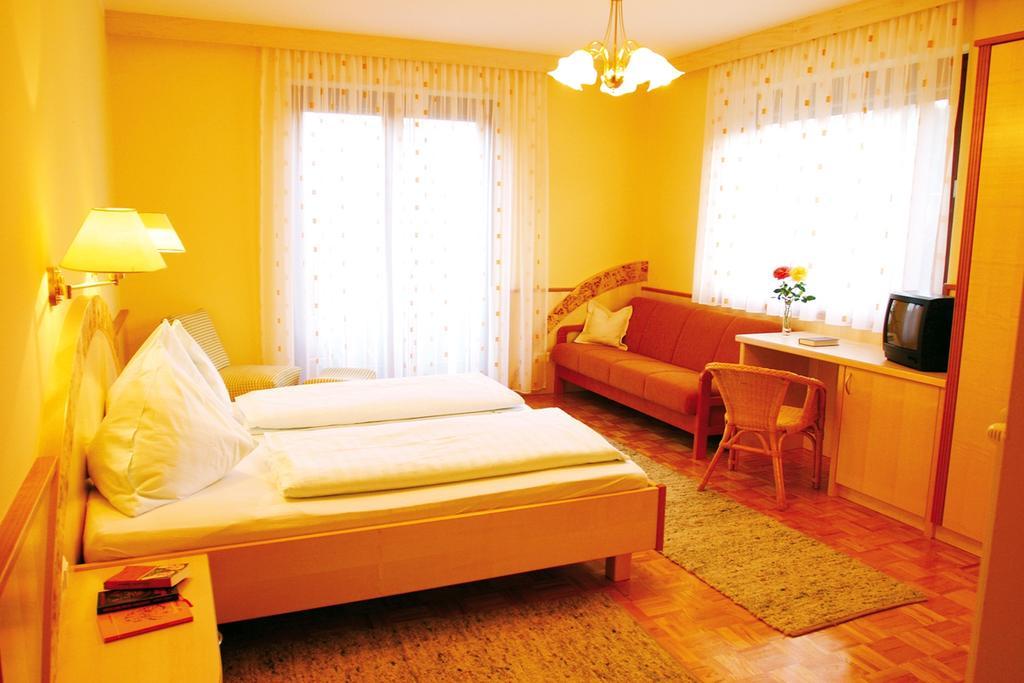 Hotel Restaurant Thadeushof Techelsberg Room photo